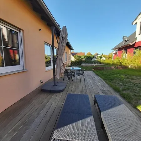 Apartment Mit Terrasse Am Rosengarten